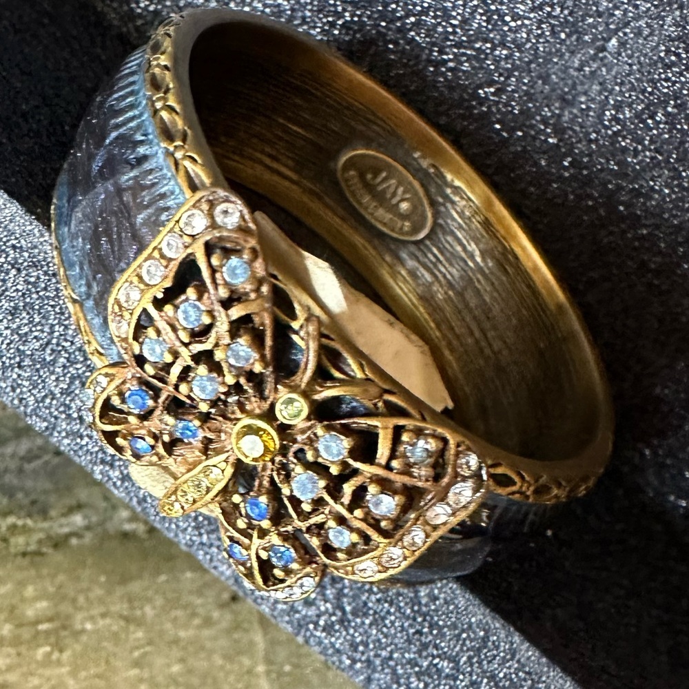 NWT  RARE and RETIRED! JAY STRONGWATER BUTTERFLY CRYSTAL BLUE ENAMEL NAPKIN RING